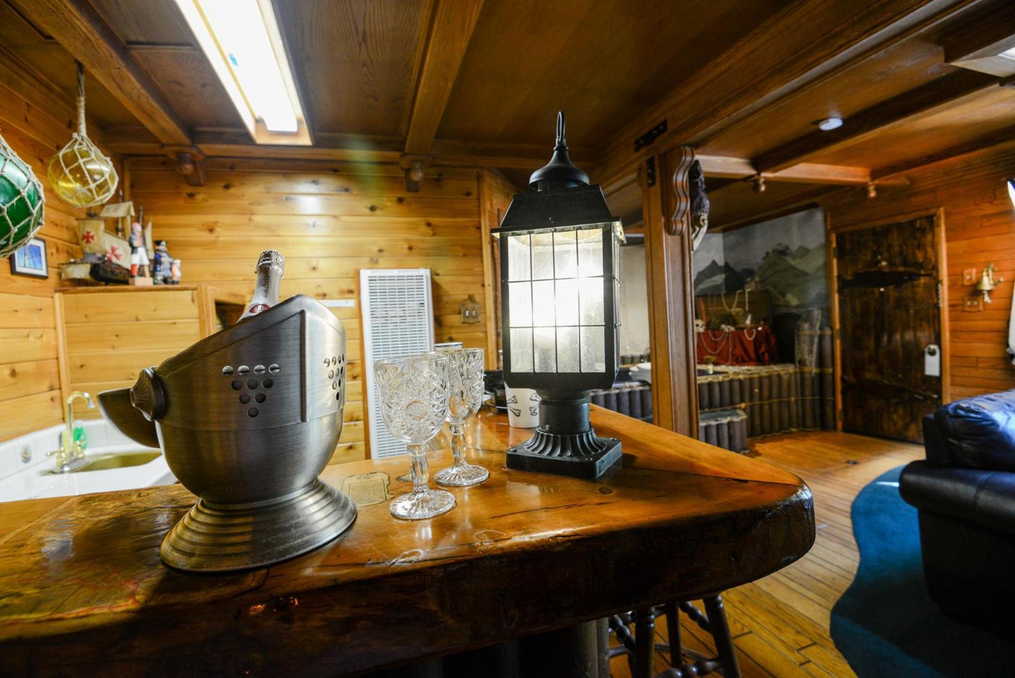 Castle Wood Theme Cottages- Couples Only Big Bear Lake Dış mekan fotoğraf