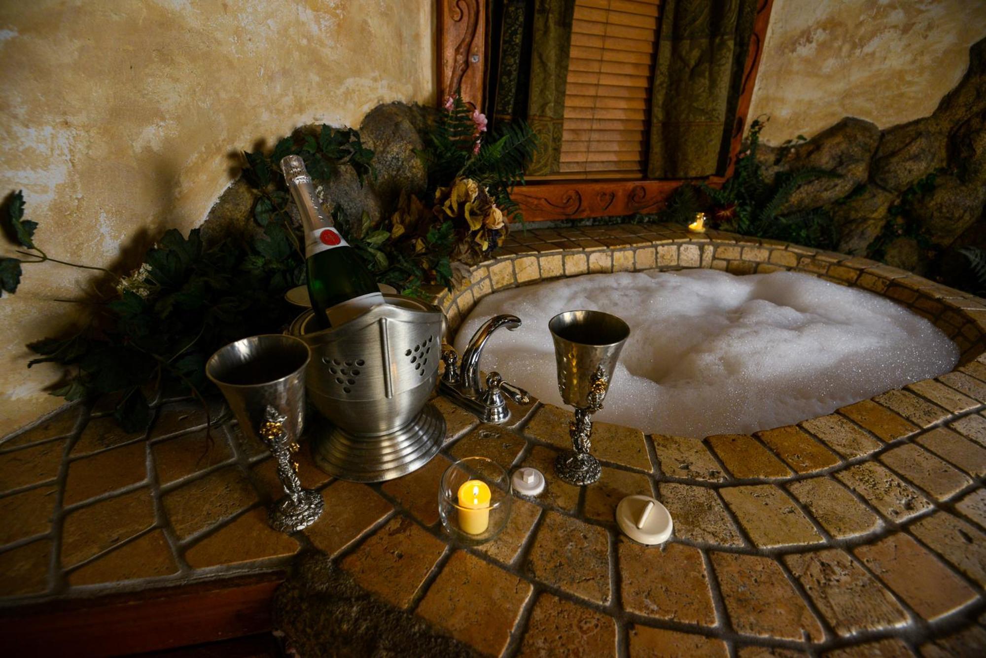 Castle Wood Theme Cottages- Couples Only Big Bear Lake Dış mekan fotoğraf